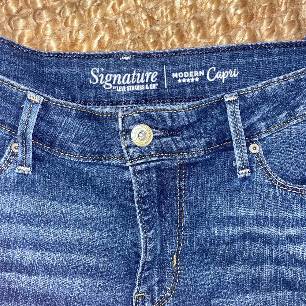Levi's Signature Womens Dark Blue Capri Jeans Size 32/14 - Picture 3 of 5